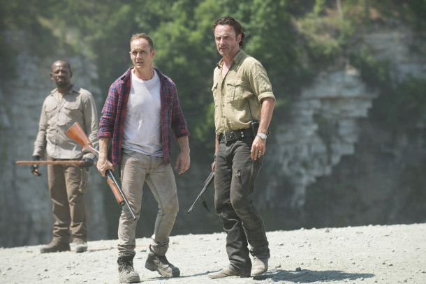 Lennie James as Morgan Jones, Ethan Embry as Carter and Andrew Lincoln as Rick Grimes - The Walking Dead _ Season 5, Episode 1 - Photo Credit: Gene Page/AMC