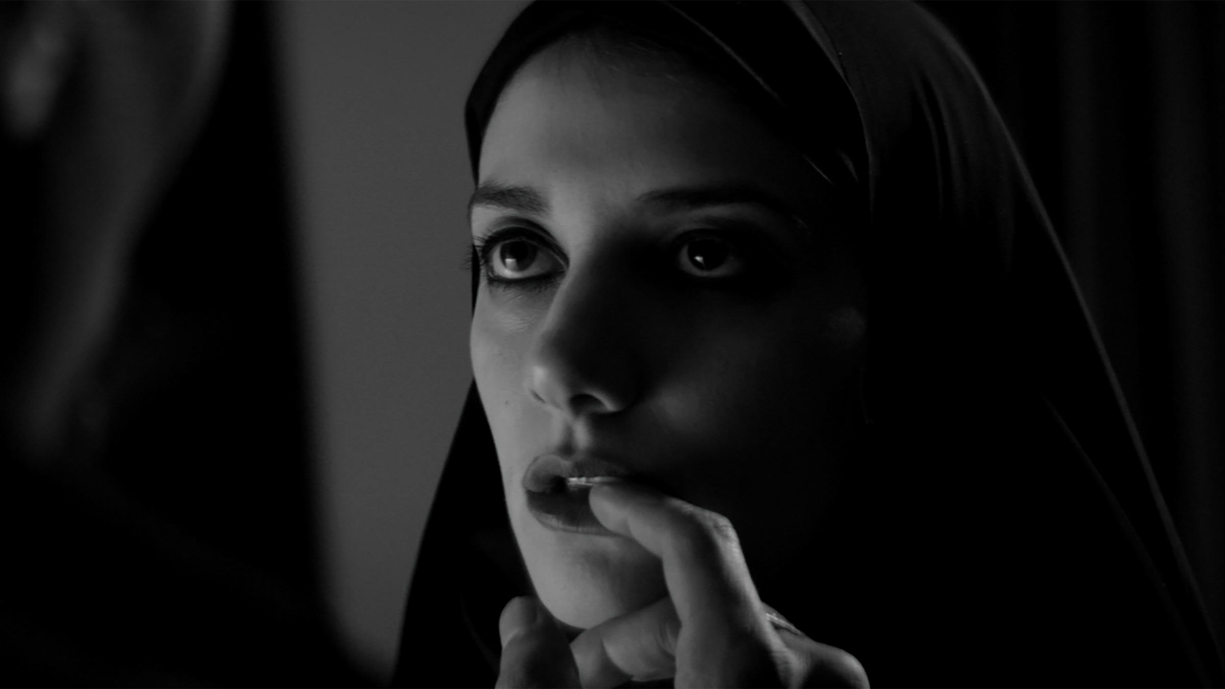 Kadın Yönetmenlerin Elinden Çıkan Feminist Filmler 1 – a girl walks home alone at night