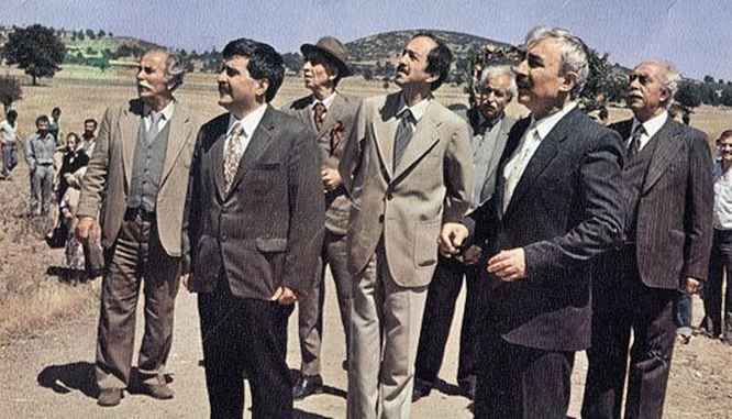 Belki Kasabadan Cumhurbaşkanı Geçer: Selamsız Bandosu (1987) 1 – 2393 a 1049