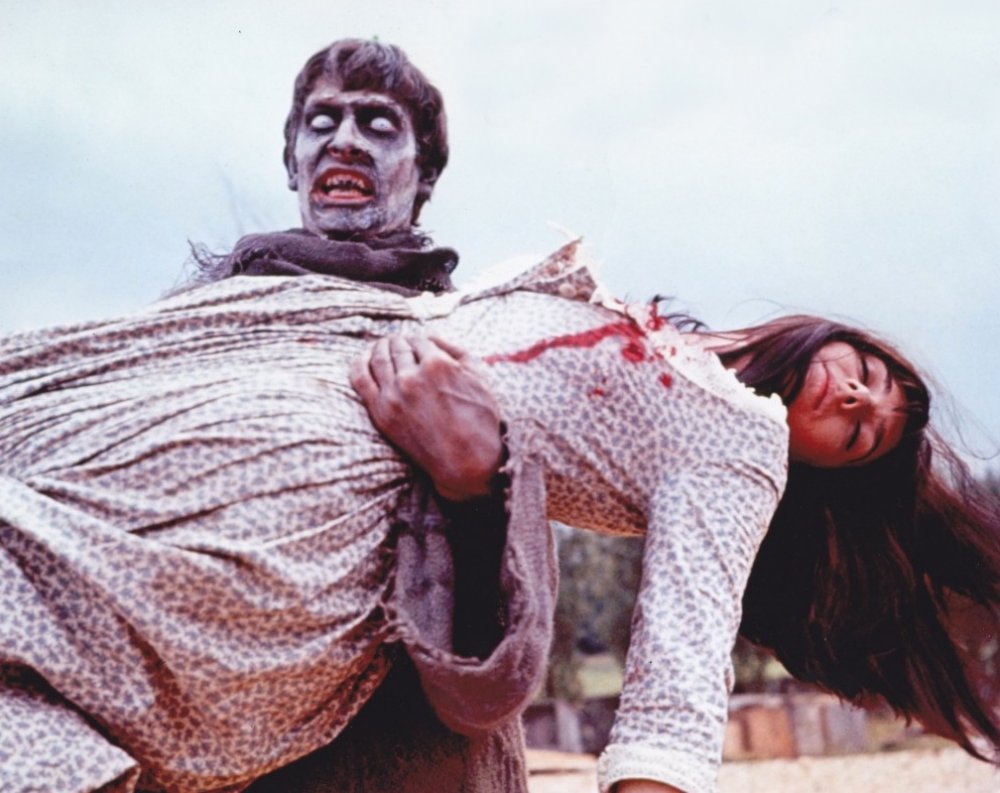 En Sevilen Hammer Korku Filmleri (1957-1974) 11 – plague of the zombies the 1966 003 zombie holds woman