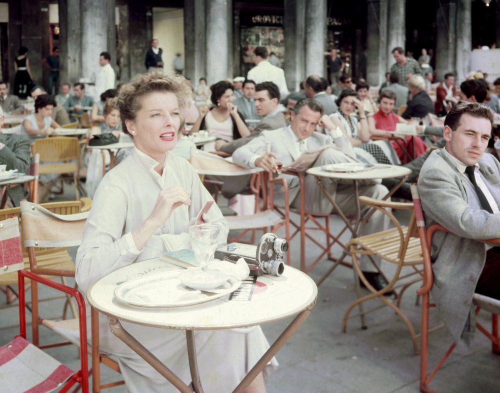 Yalnızlık Üzerine Çekilmiş 10 Harika Film! 4 – summer madness 1955 002 katharine hepburn rossano brazzi at cafe restaurant bfi 00m ts7