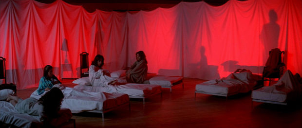 Argento'nun Başyapıtı Suspiria Yeniden Çekiliyor! 1 – Kara Kraliçe Suspiria 4