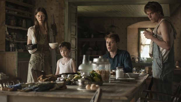 Nisan Ayını Hayaletler, Yaratıklar Bastı! 1 – Marrowbone Karanlık Sır
