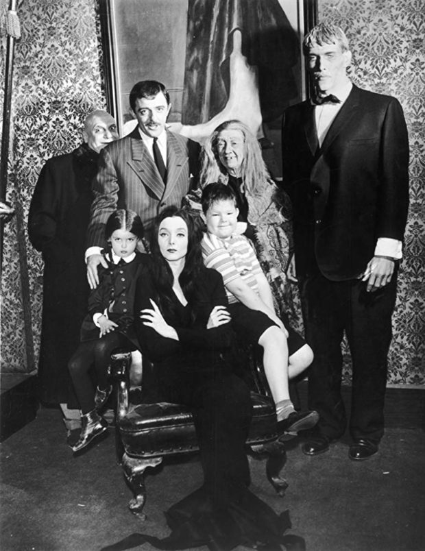 Sıra Dışı Aileler: Addams vs Munsters 5 – The Addams Family 1964 01