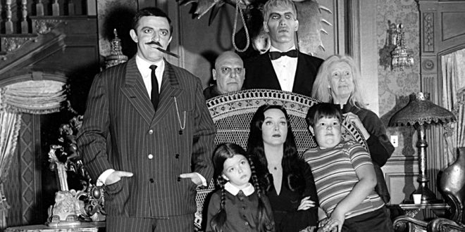 Sıra Dışı Aileler: Addams vs Munsters 1 – The Addams Family 1964 03