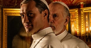 Paolo Sorrentino ile The New Pope Dizisi Üzerine... 11 – TNP From left Jude Law John Malkovich photo by Gianni Fiorito