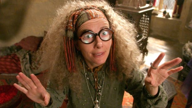Top 10: Filmlerin Biraz Acayip Medyumları 8 – Harry Potter Prof Sybill Trelawney 1