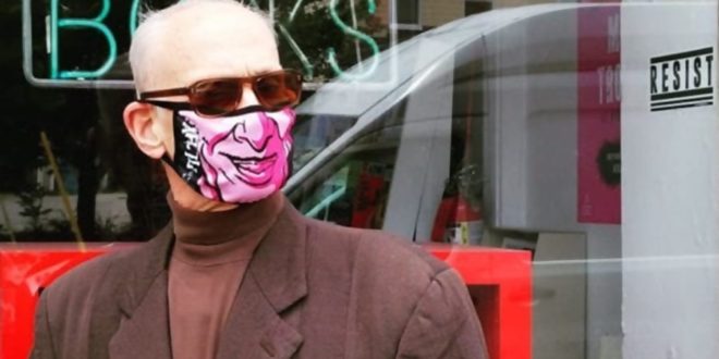 John Waters Seçti: 2020’nin En İyi Filmleri 1 – John Waters maske
