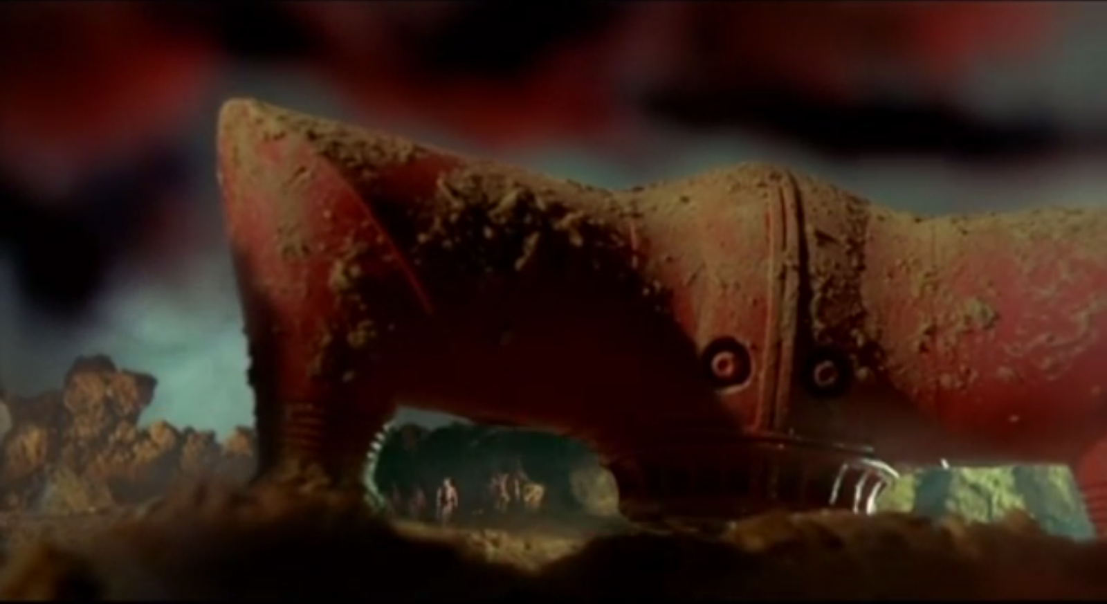 Ridley Scott, Alien’ın Hikayesini Çaldı mı? 3 – derelict ship exterior planet of the vampires