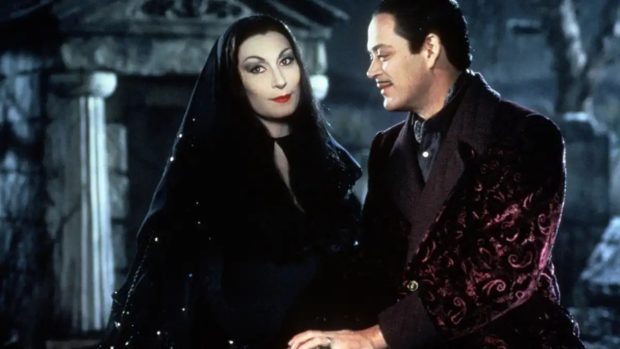 Addams Ailesi Hakkında 20 Ürkünç Gerçek 5 – Addams Family Gomez Morticia