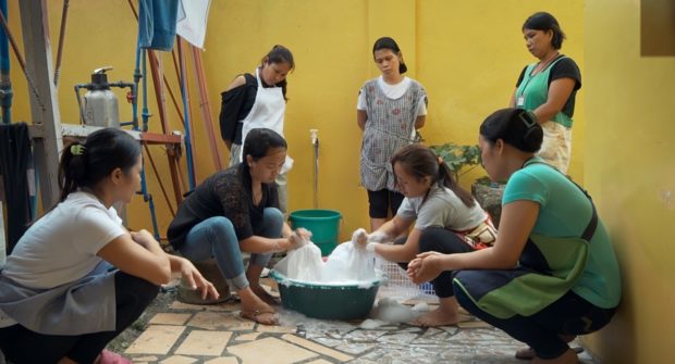 Filipinli İşçi Kadınların "Denizaşırı" Hikayeleri 1 – Overseas Denizasiri Hizmetciler 6