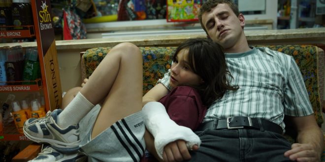 Yaşam Kadrajın İçine Sığmaz: Aftersun (2022) 1 – Aftersun 2022