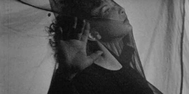 Deneysel Kısa Filmlerde Rüya Hissiyatı ve Etkili Kullanımı 5 – Oslo Deneysel Kısa Filmlerde Rüya Hissiyatı ve Etkili Kullanımı 5 – Meshes of the Afternoon 1943 2