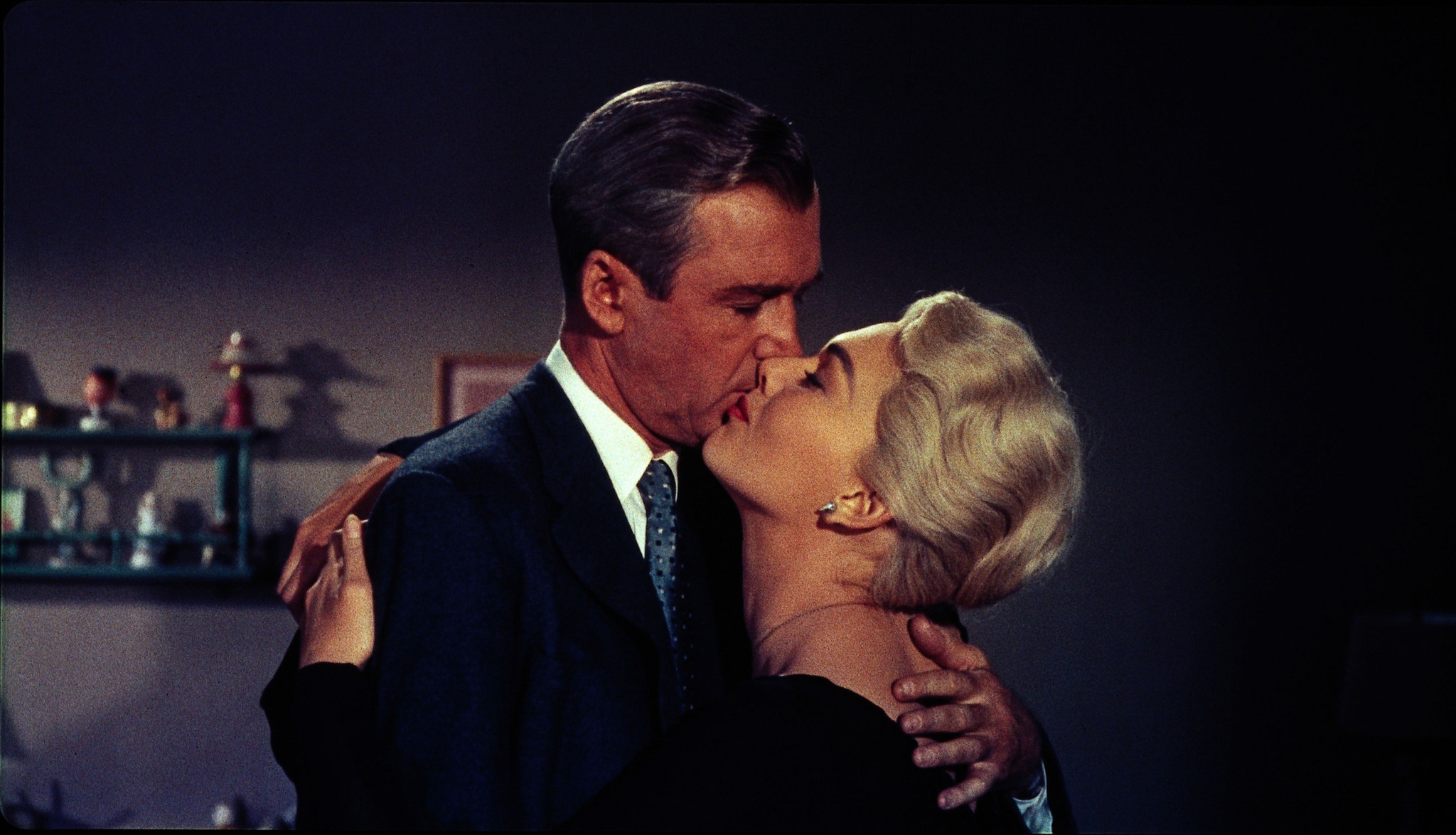 Vertigo (1958) Tüm Zamanların En İyi Aşk Filmidir! 1 – MV5BMTUyNDM3NjYwNV5BMl5BanBnXkFtZTcwODYzMjAyNw@@. V1